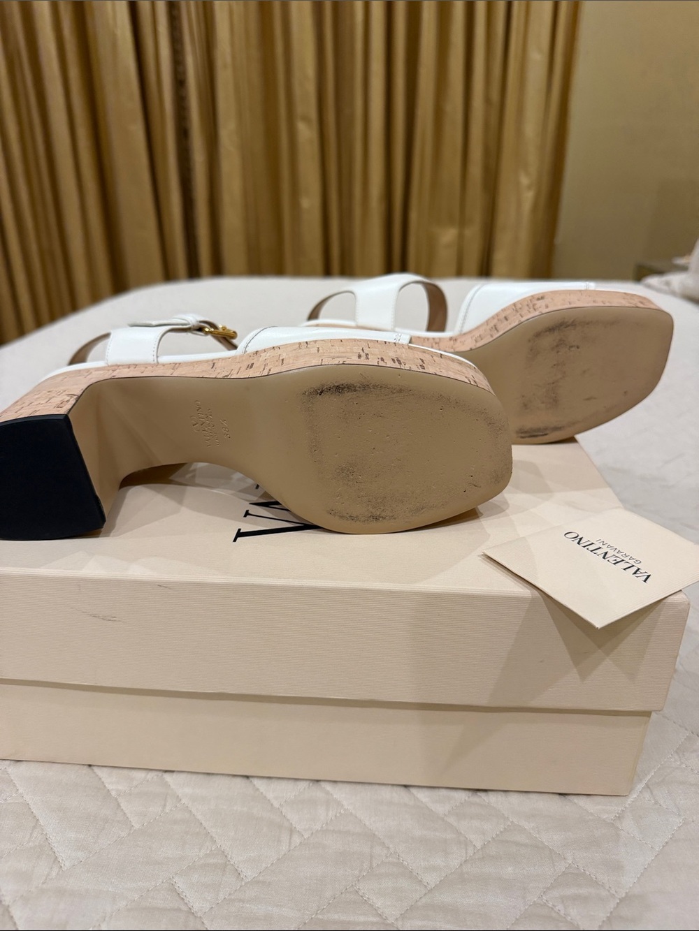 Valentino Garavani White Leather Platform Cork Sandals with Gold Logo - Picture 5 of 6